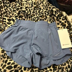 brand new w tag lululemon hotty hots 2.5 inch high rise size 6